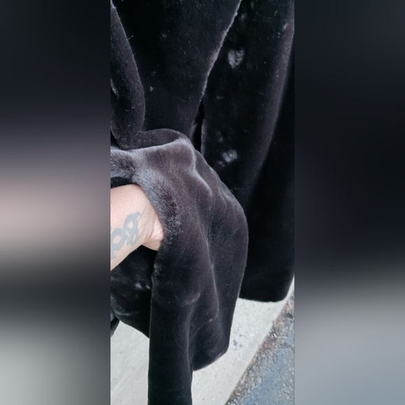 Beautiful Brown faux fur coat - Picture 9 of 12